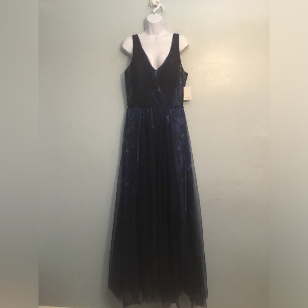 Elegant Deep Blue V-Neck Evening Dress
